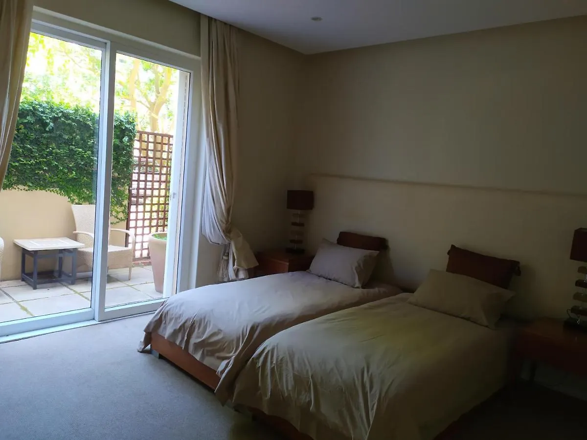 Two Bedroom Apartment - Fully Furnished And Equipped Κέιπ Τάουν